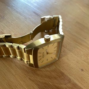 Nixon “Manual” Gold Stainless Steel